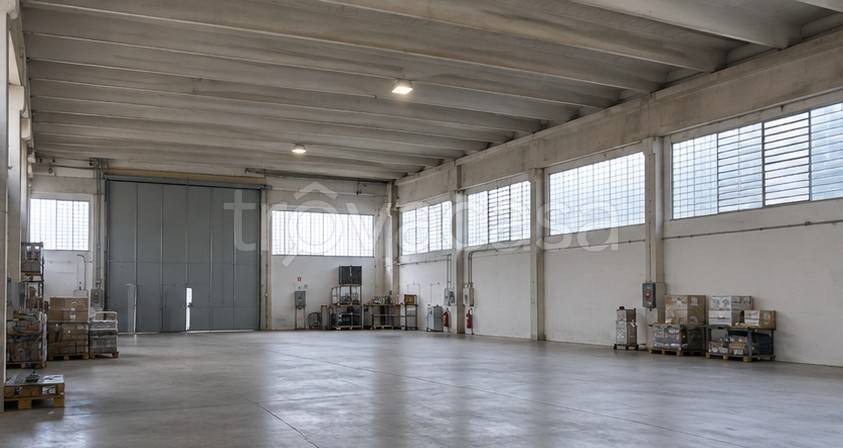 locale commerciale in affitto a San Giovanni Lupatoto