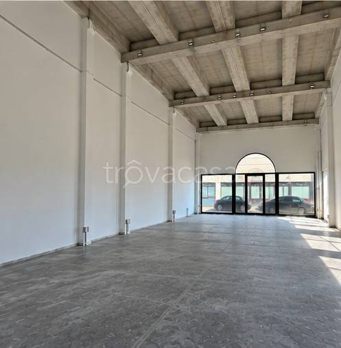 locale commerciale in affitto a San Giovanni Lupatoto