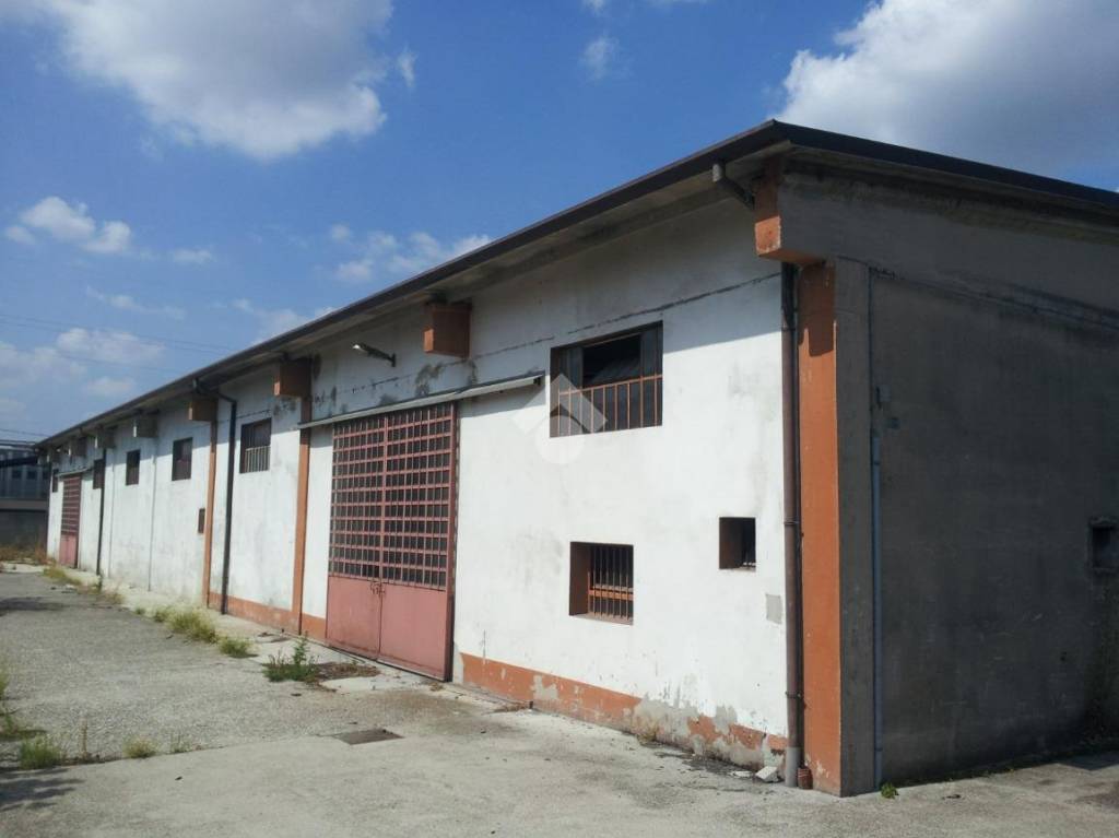 locale commerciale in affitto a San Martino Buon Albergo