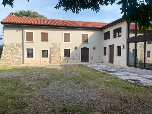 casa indipendente in affitto a San Martino Buon Albergo