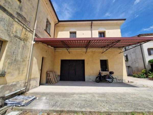locale commerciale in affitto a San Martino Buon Albergo