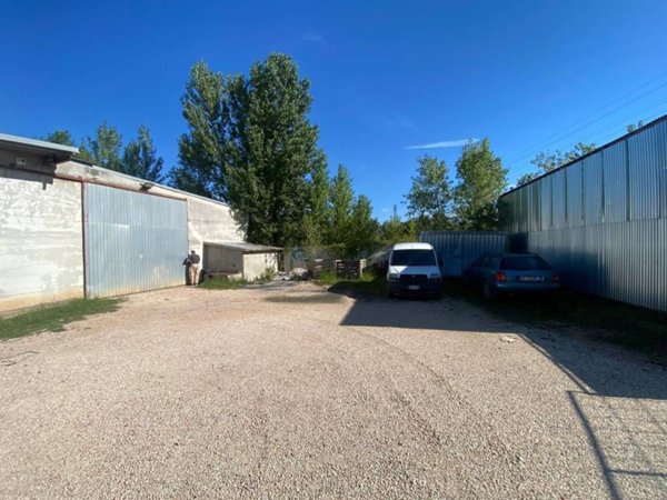 locale commerciale in affitto a San Martino Buon Albergo