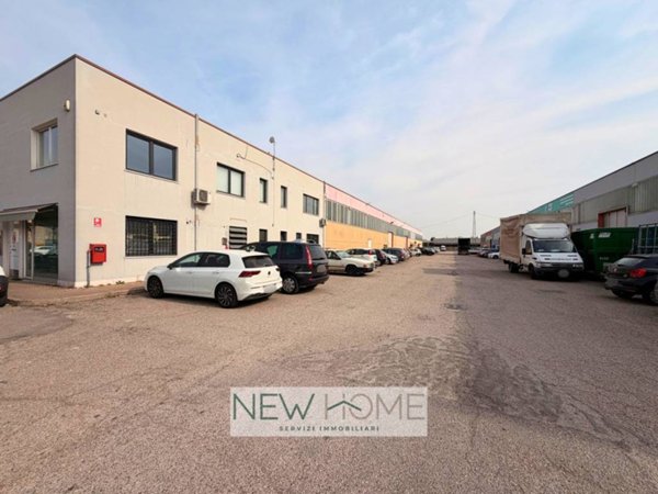 locale commerciale in affitto a San Martino Buon Albergo