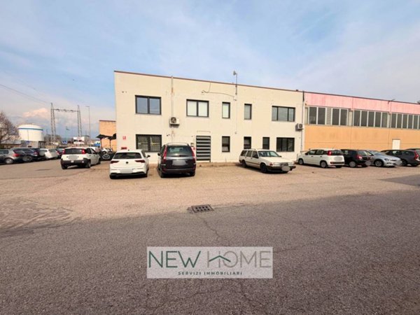 locale commerciale in affitto a San Martino Buon Albergo