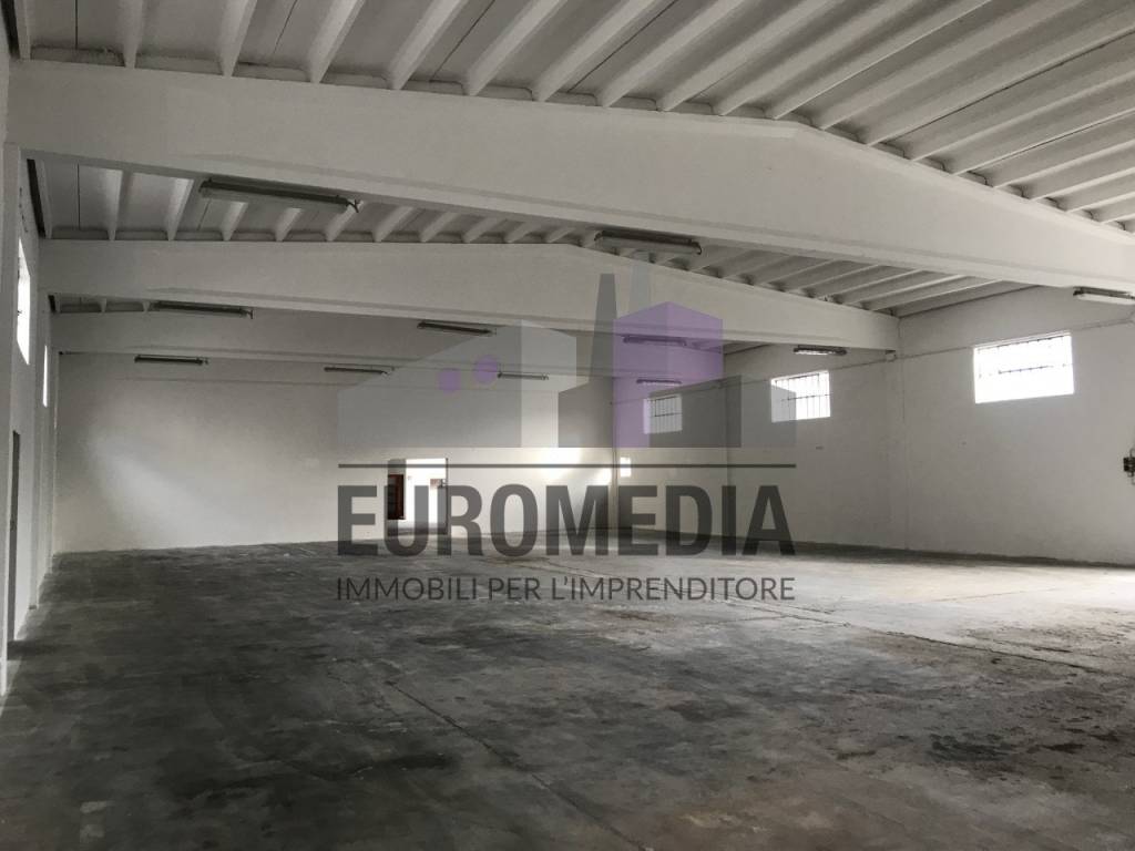 locale commerciale in affitto a San Martino Buon Albergo