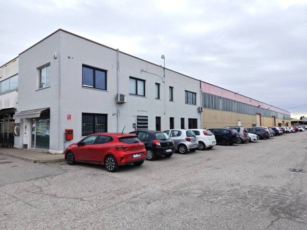 locale commerciale in affitto a San Martino Buon Albergo