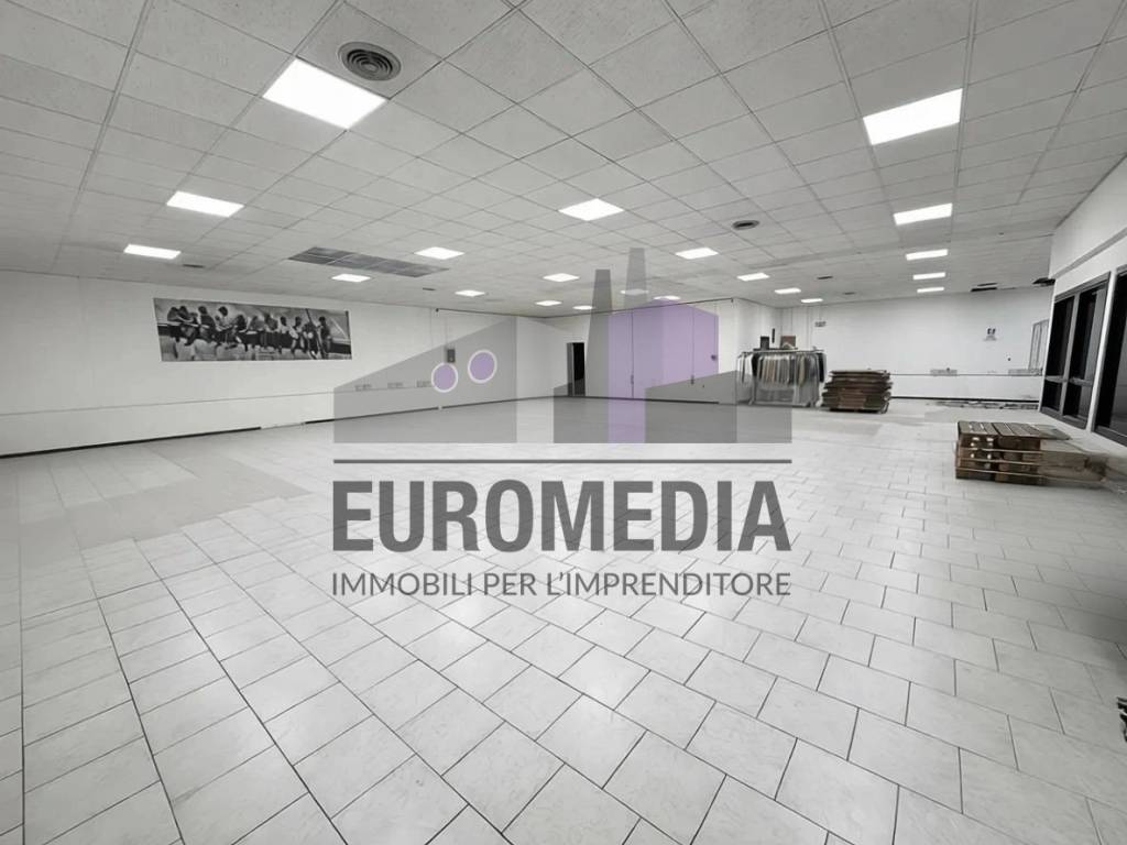 locale commerciale in affitto a San Martino Buon Albergo