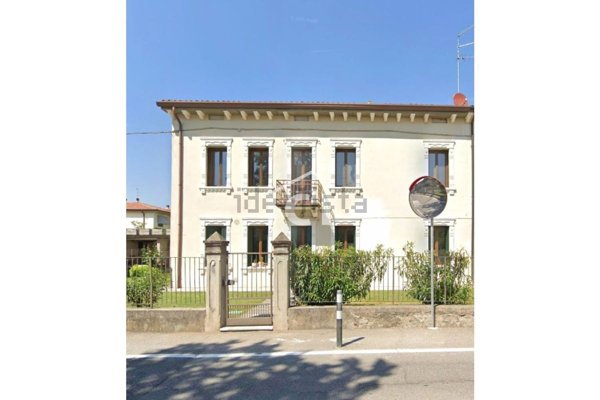 quadrivano in affitto a San Pietro in Cariano in zona Corrubbio