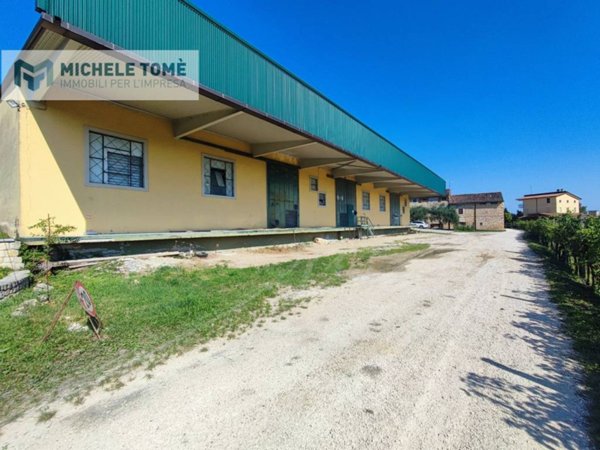 locale commerciale in affitto a San Pietro in Cariano in zona Pedemonte