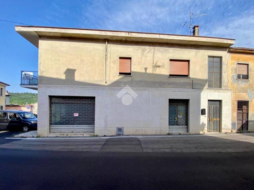 negozio in affitto a Sant'Ambrogio di Valpolicella in zona Ponton