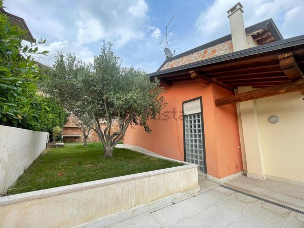 casa indipendente in affitto a Sant'Ambrogio di Valpolicella