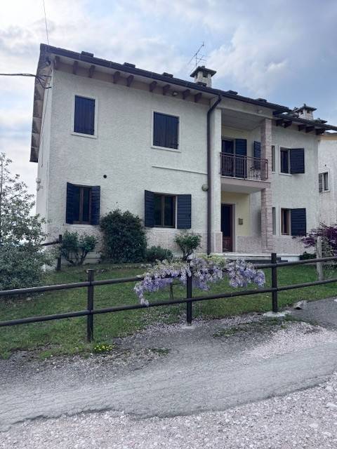 appartamento in affitto a Sant'Anna d'Alfaedo in zona Giare