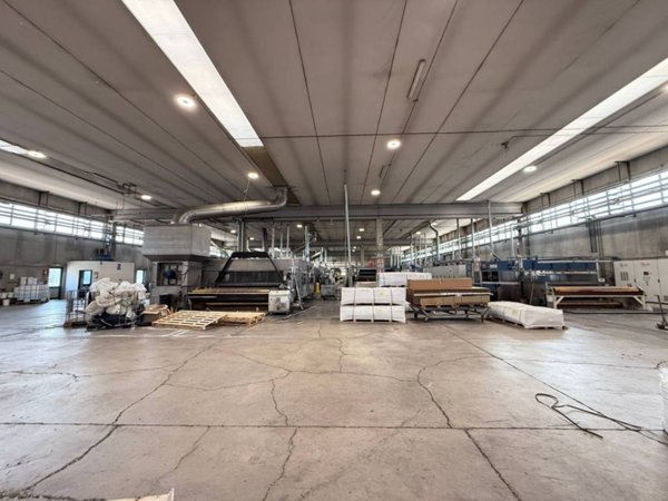 capannone in affitto a Soave