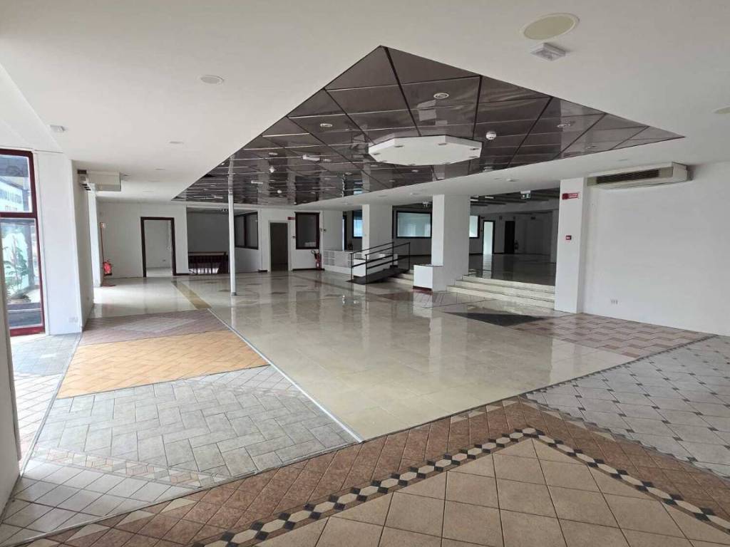 negozio in affitto a Soave in zona Castelletto