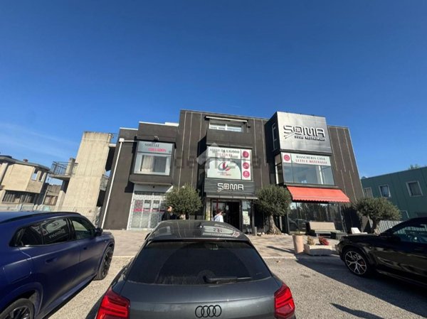 negozio in affitto a Soave in zona Castelletto