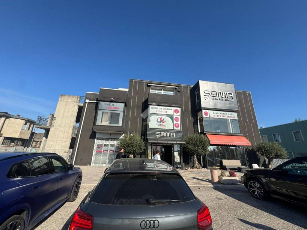 negozio in affitto a Soave in zona Castelletto