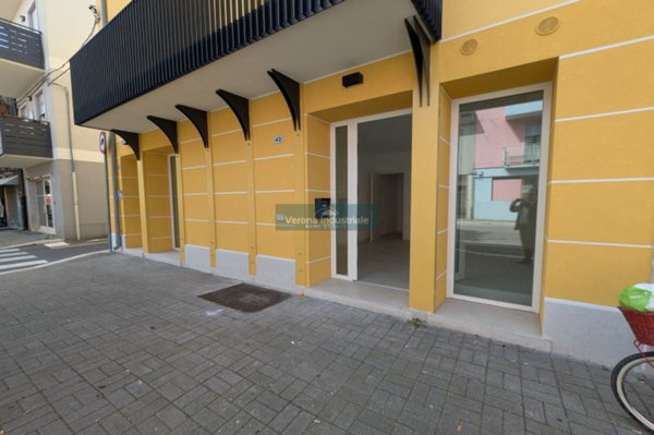 negozio in affitto a Sommacampagna in zona Caselle
