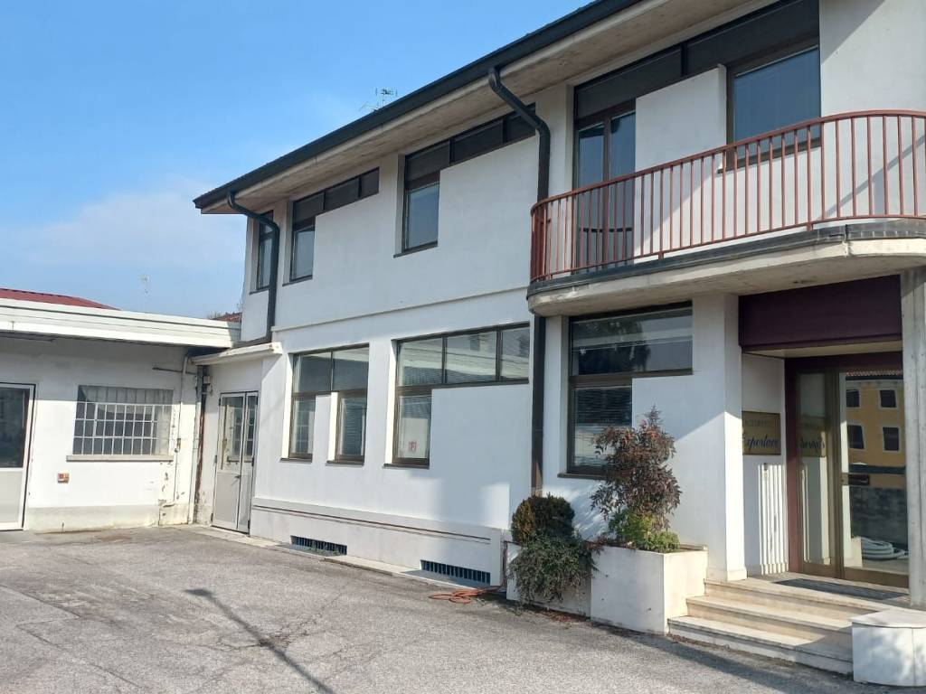 locale commerciale in affitto a Sona