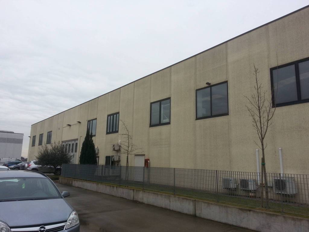 locale commerciale in affitto a Sona