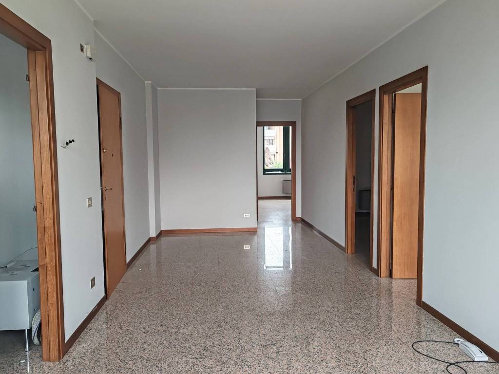 ufficio in affitto a Sona in zona Lugagnano