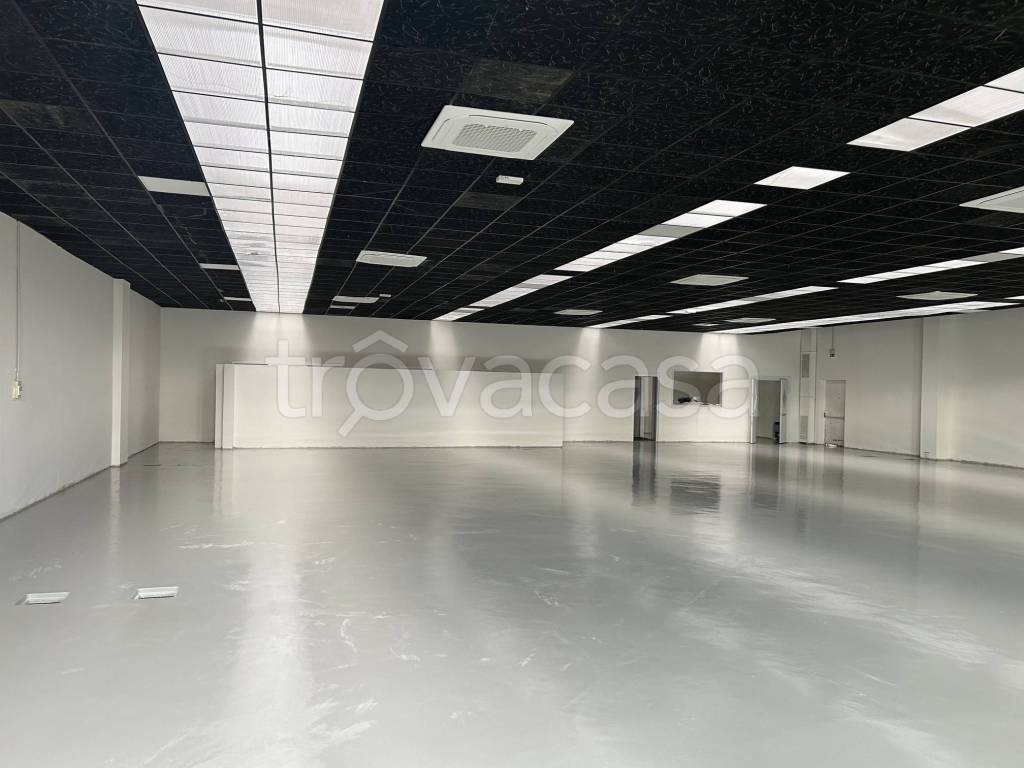 locale commerciale in affitto a Sona
