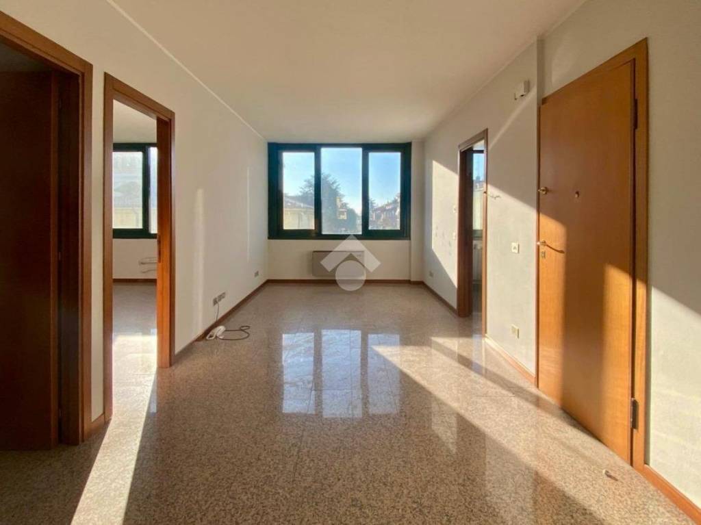 ufficio in affitto a Sona in zona Lugagnano