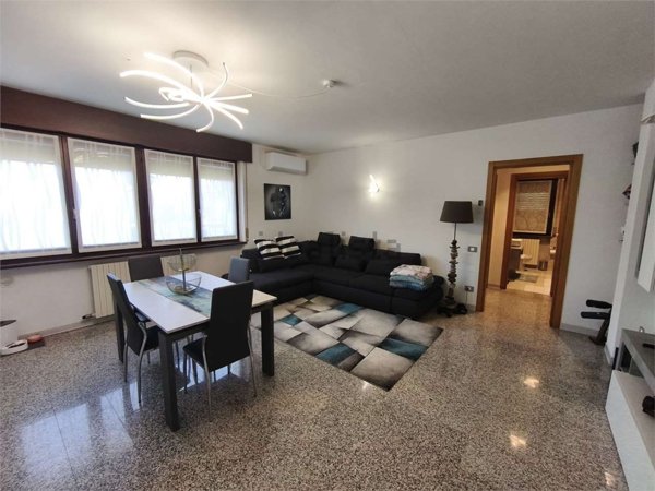 appartamento in affitto a Sona in zona Lugagnano