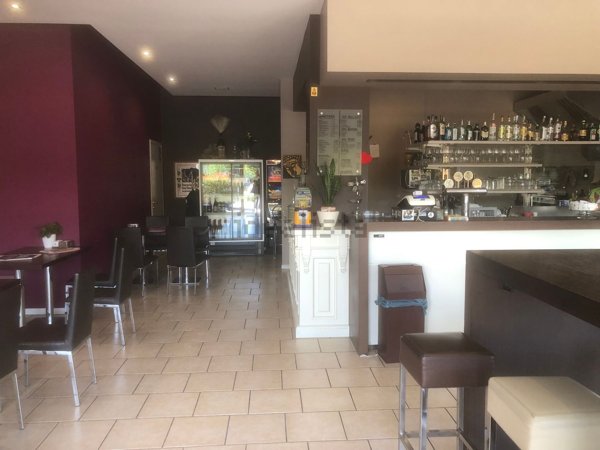 negozio in affitto a Sona in zona Lugagnano