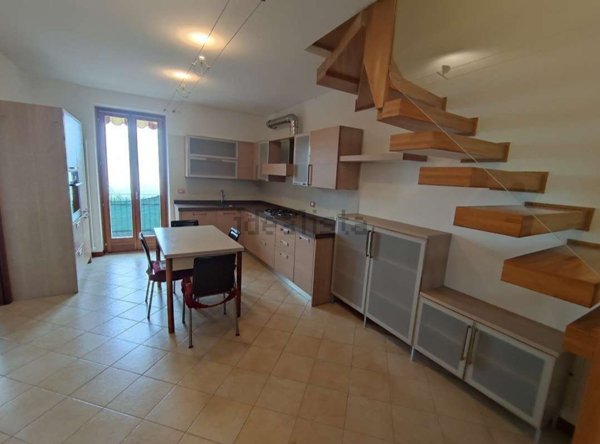 appartamento in affitto a Sona in zona Lugagnano