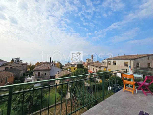 appartamento in affitto a Torri del Benaco in zona Albisano