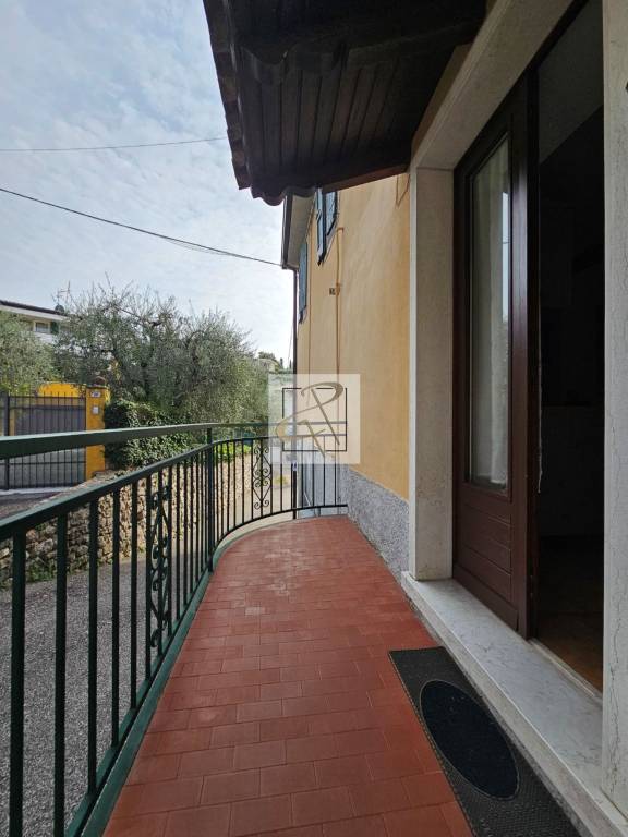 appartamento in affitto a Torri del Benaco in zona Albisano