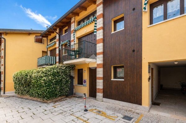 appartamento in affitto a Torri del Benaco in zona Albisano