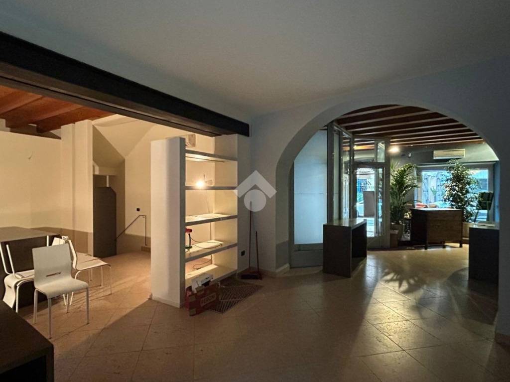 negozio in affitto a Valeggio sul Mincio