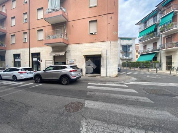 negozio in affitto a Verona in zona Borgo Venezia / Borgo Trieste