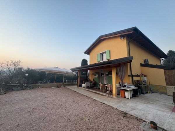casa indipendente in affitto a Verona in zona Quinzano
