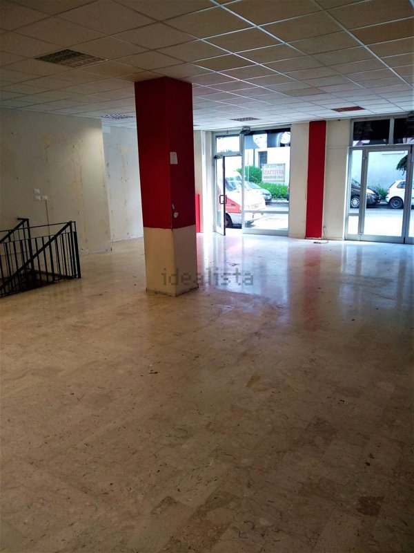 negozio in affitto a Verona in zona Cittadella