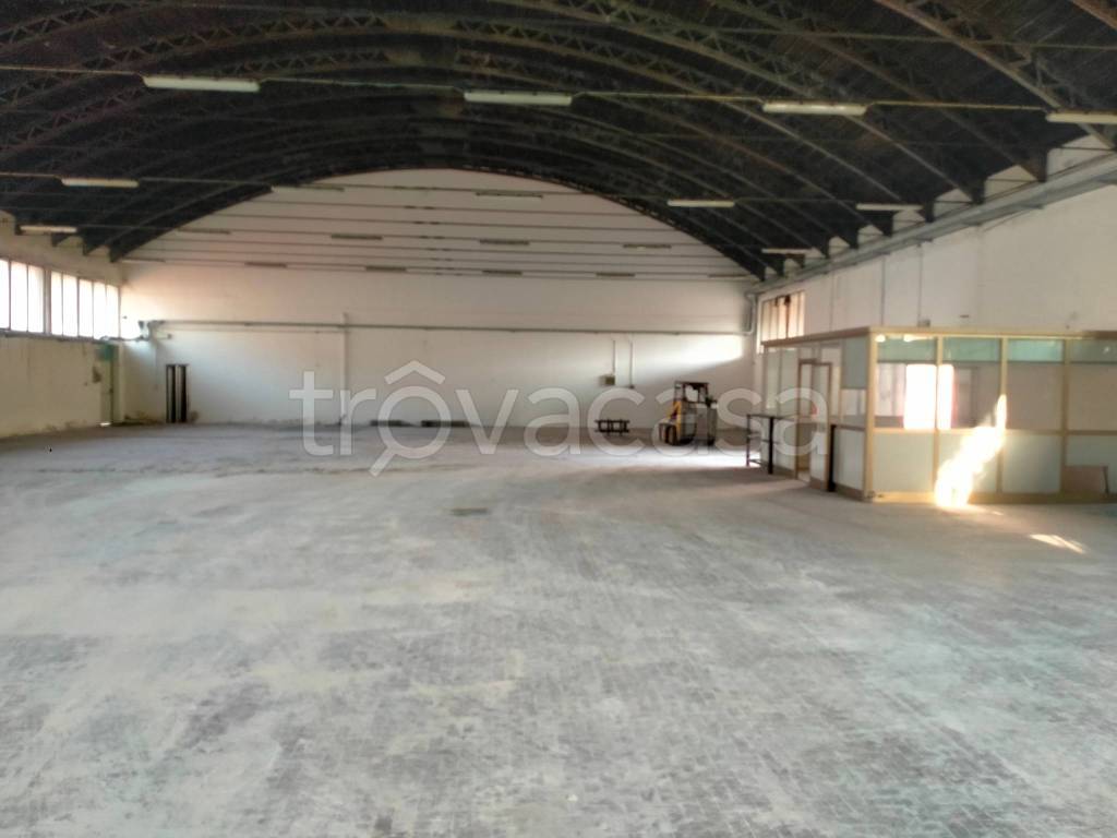 locale commerciale in affitto a Verona