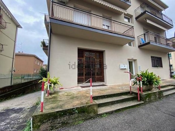 negozio in affitto a Verona in zona Golosine