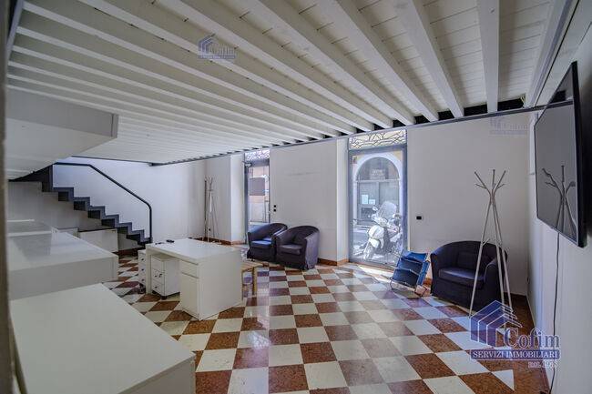 negozio in affitto a Verona in zona Centro Storico