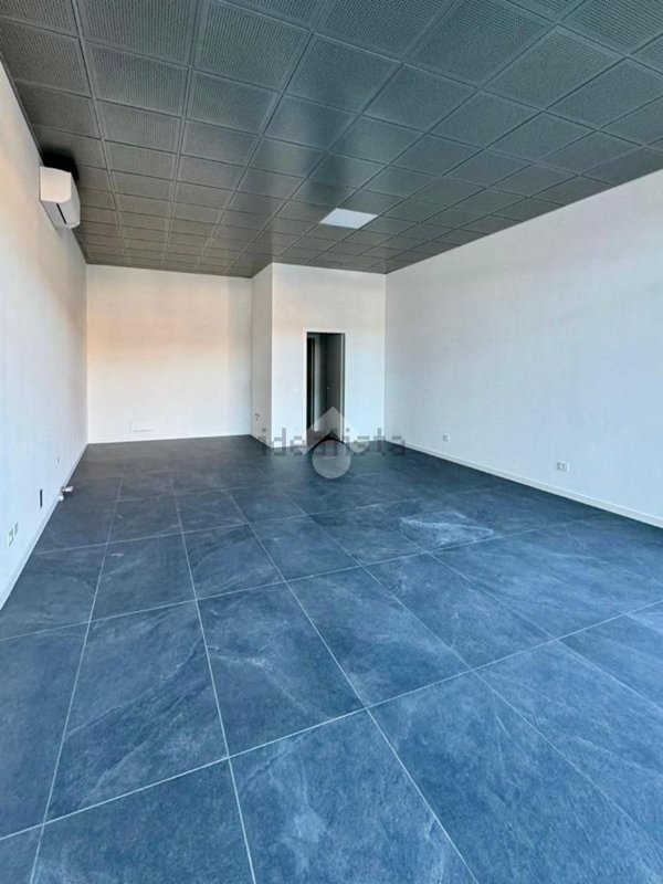 negozio in affitto a Verona in zona Borgo Milano
