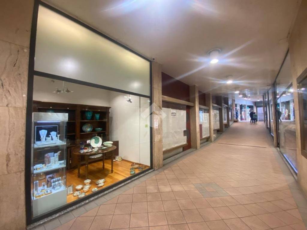 negozio in affitto a Verona in zona Centro Storico