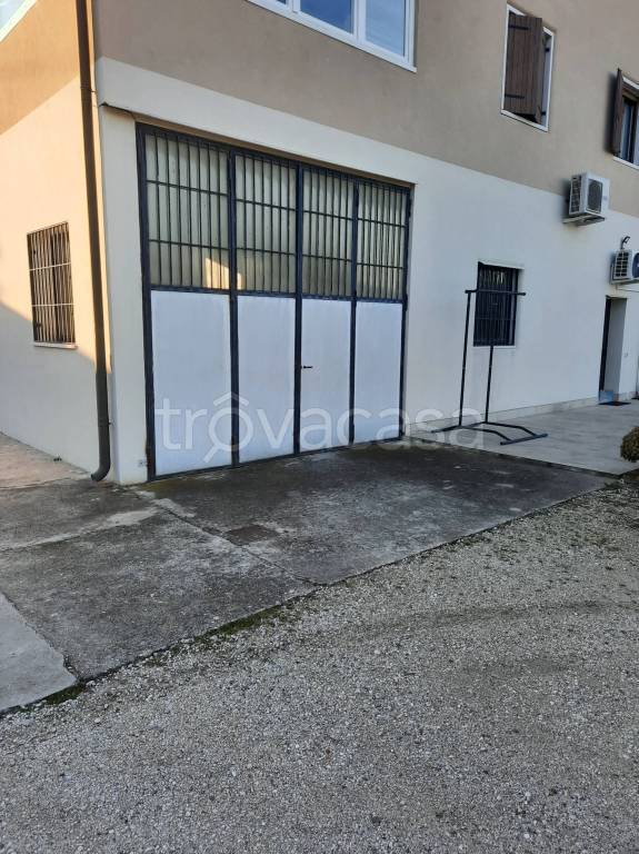 locale commerciale in affitto a Verona in zona Cadidavid