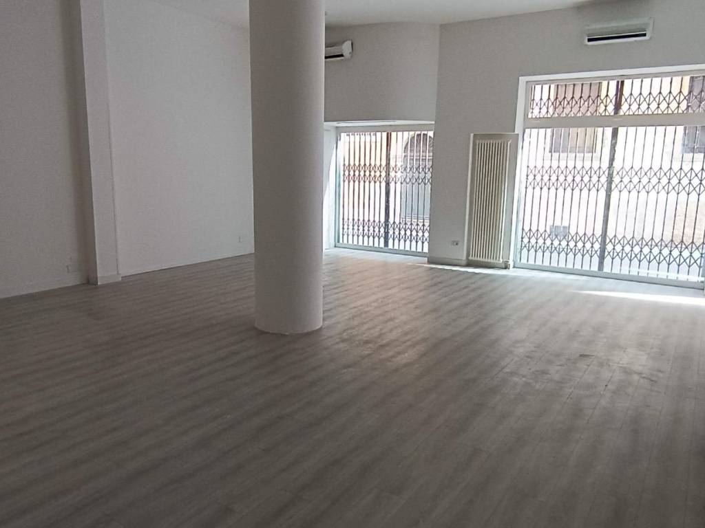 negozio in affitto a Verona in zona Centro Storico
