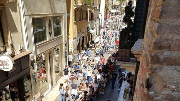 negozio in affitto a Verona in zona Centro Storico