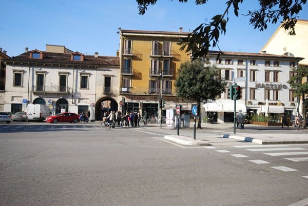 negozio in affitto a Verona in zona Centro Storico