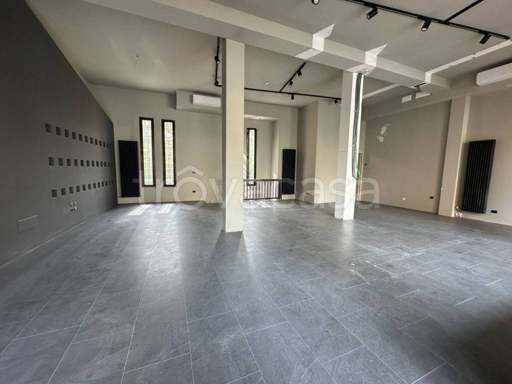 negozio in affitto a Verona in zona Porto Crencano