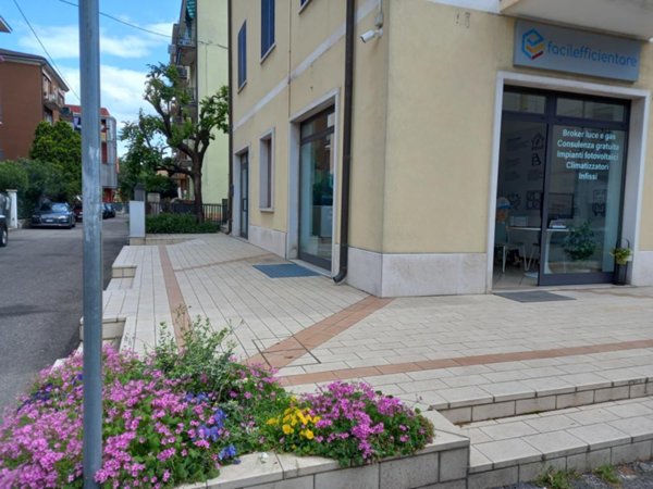 negozio in affitto a Verona in zona Golosine
