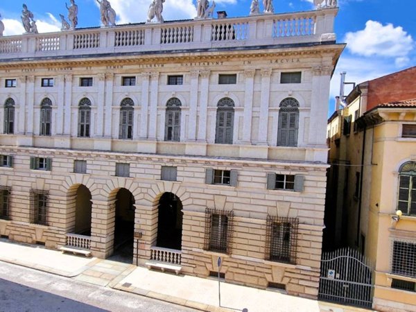 appartamento in affitto a Verona in zona Centro Storico