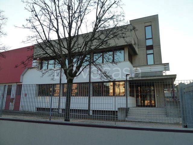 locale commerciale in affitto a Verona