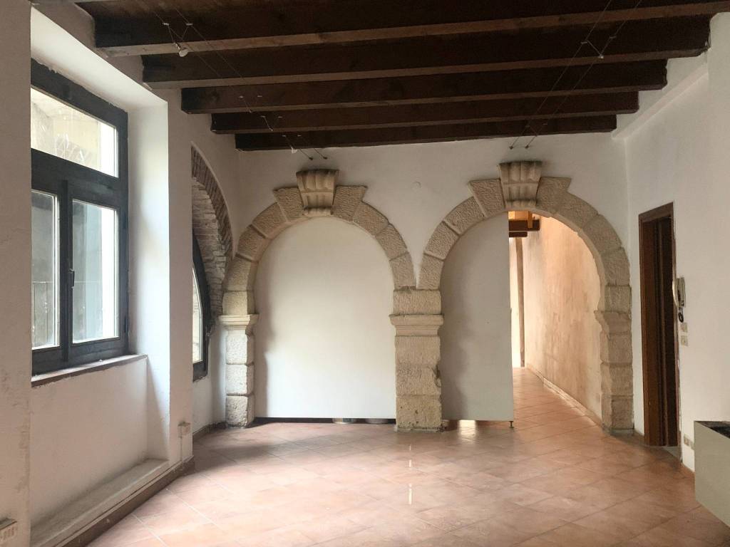 negozio in affitto a Verona in zona Veronetta